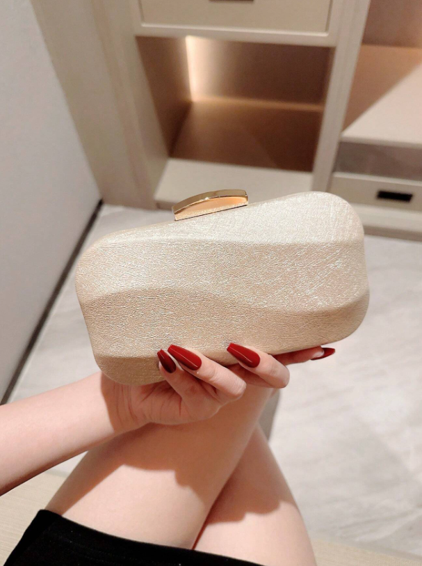 Rounded Box w/Curves Clutch/Crossbody