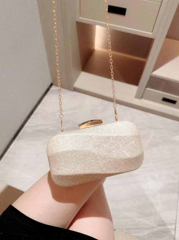 Rounded Box w/Curves Clutch/Crossbody