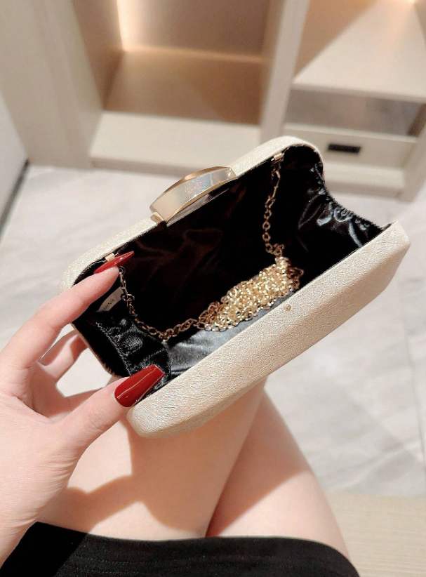 Rounded Box w/Curves Clutch/Crossbody