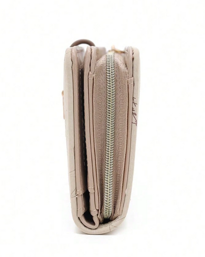 Leaf Metal, Clutch