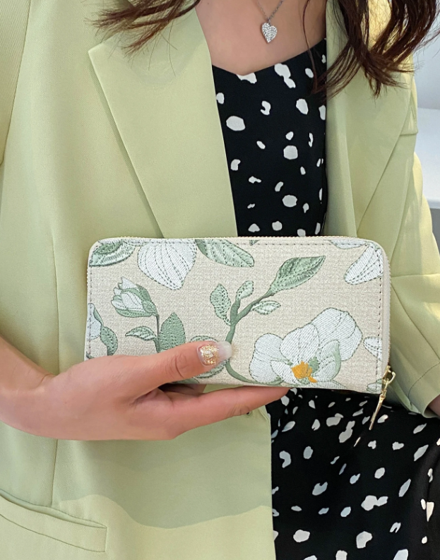 Floral Cover Pattern Clutch Purse