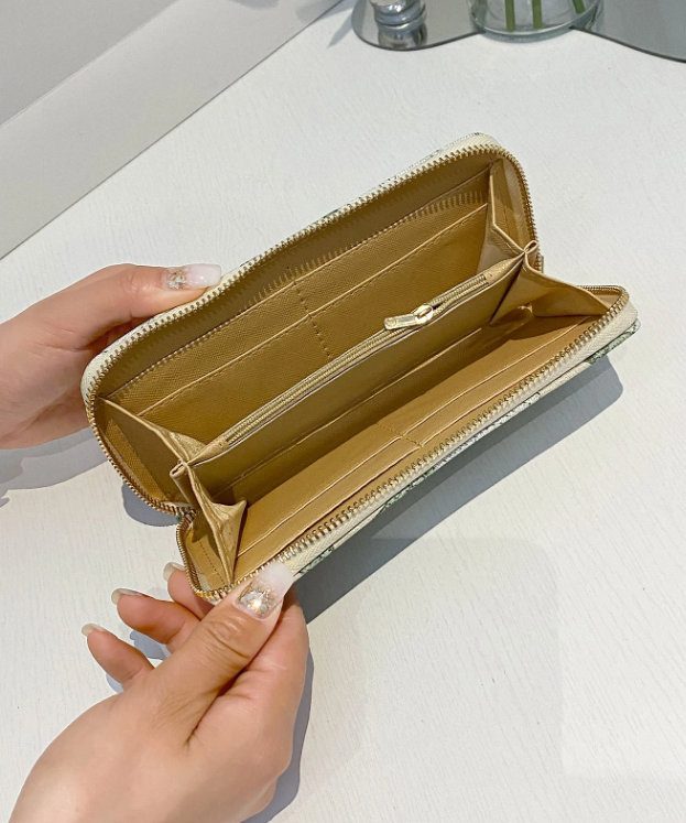 Floral Cover Pattern Clutch Purse